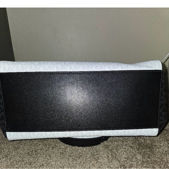 Michael Kors Monochrome Women's Tote, NWT - Picture 5 of 15